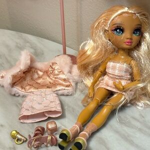 Rainbow High Vision Divas Sabrina St. Cloud Fashion Doll With Dress Accessories